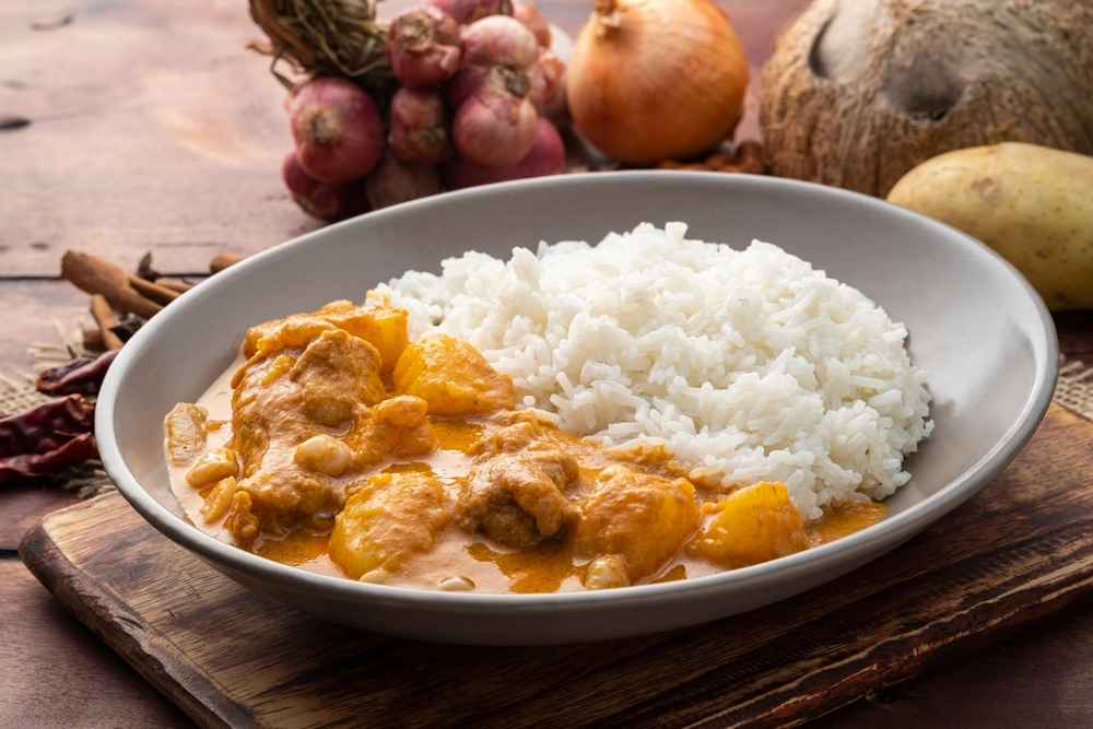 A mild Thai beef curry infused with coconut milk, lemongrass and garlic.